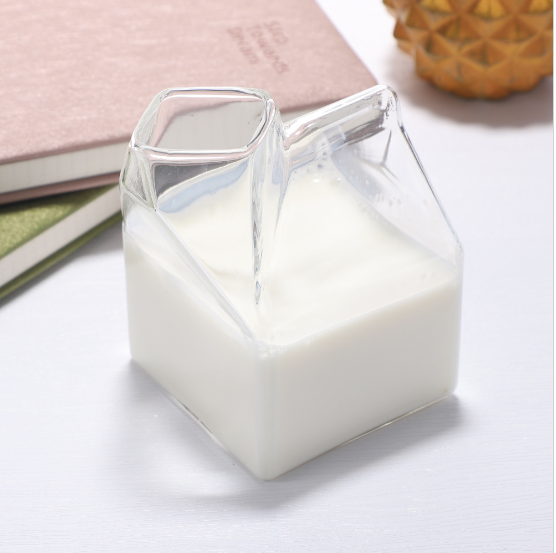 Τα πιο όμορφα ποτά από διαφανή γυάλινα κύπελλα