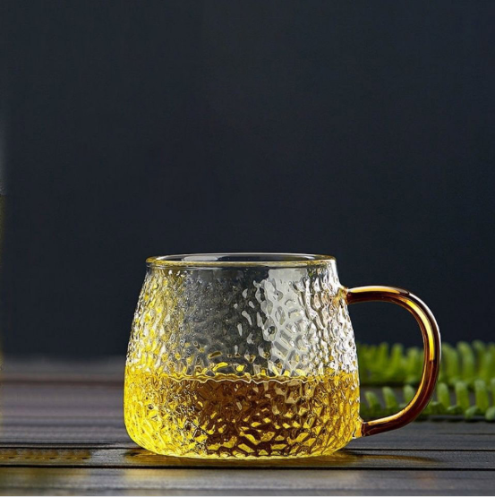 Γιατί χρειαζόμαστε διάφανα ποτήρια κρασιού όταν πίνουμε;