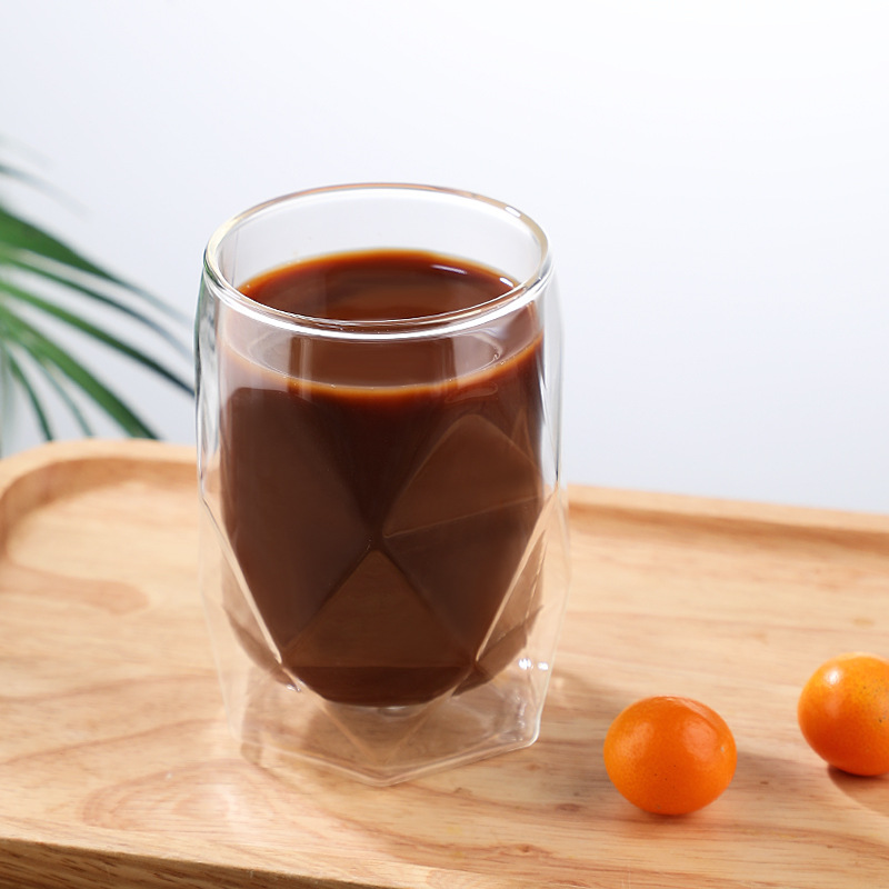 Απλό γυάλινο κύπελλο με διπλό τοίχωμα ανθεκτικό στη θερμότητα