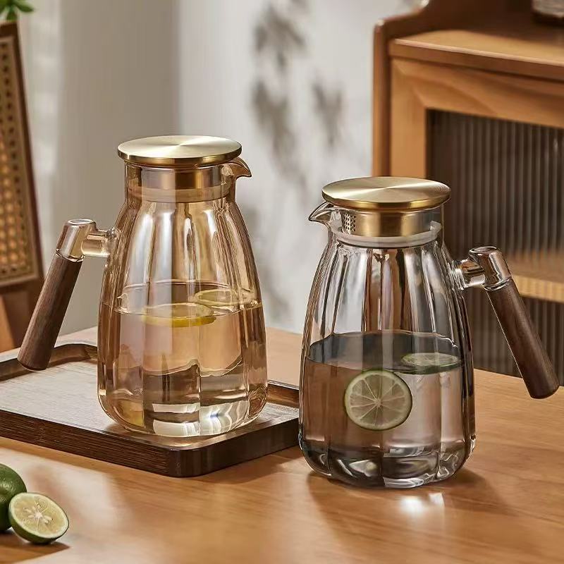 Κανάτα νερού κολοκύθας με λαβή καρυδιάς